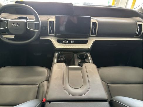 Used 2025 Ford Expedition Active AWD/4WD image 10