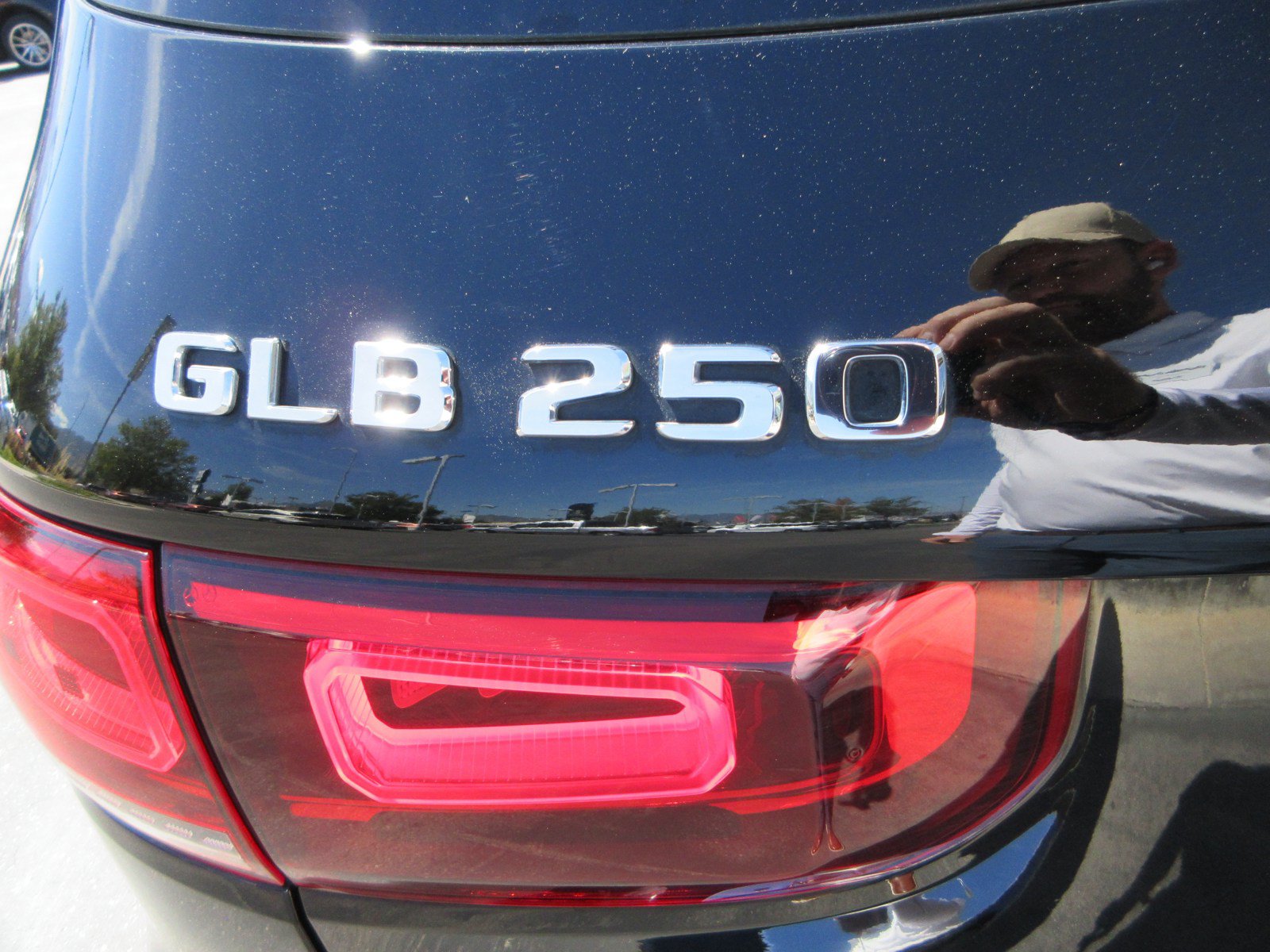 Used 2022 Mercedes-Benz GLB 250 4MATIC image 8