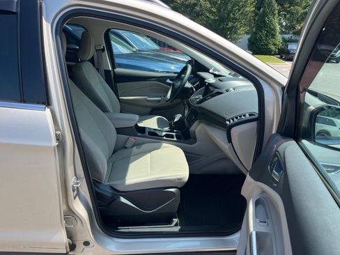 Used 2018 Ford Escape SE w/ SE Sync 3 Package FWD image 31