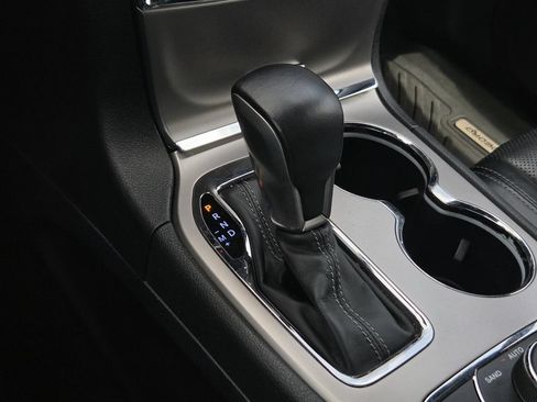 Used 2019 Jeep Grand Cherokee Overland AWD/4WD image 24