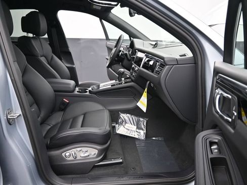 New 2026 Porsche Macan AWD/4WD image 20