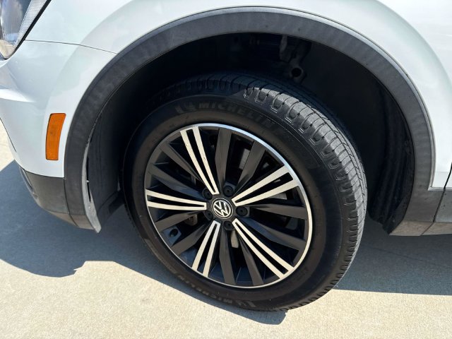 Used 2018 Volkswagen Tiguan SE FWD image 5