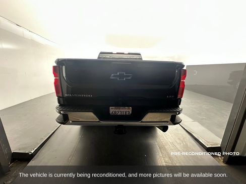 Used 2024 Chevrolet Silverado 3500 LTZ w/ LTZ Convenience Package image 4