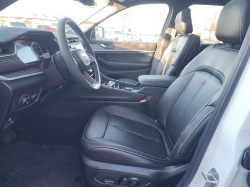 New 2025 Jeep Grand Cherokee Limited image 19