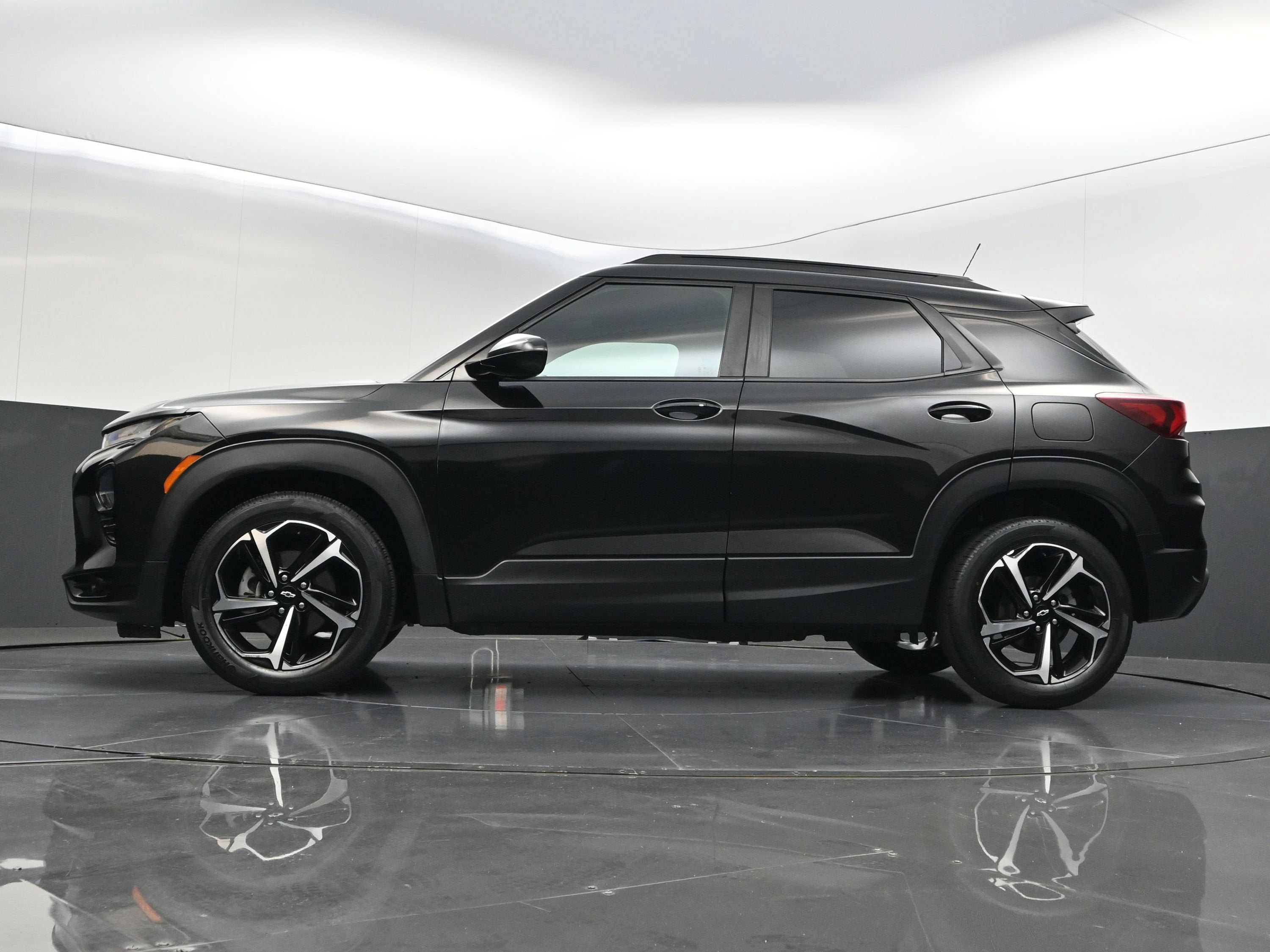 Certified 2023 Chevrolet TrailBlazer RS w/ Convenience Package FWD image 40
