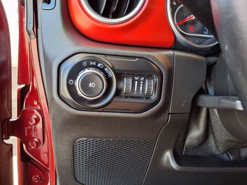 Used 2021 Jeep Wrangler Unlimited Rubicon AWD/4WD image 18