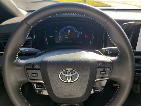 Certified 2025 Toyota Camry SE FWD image 27