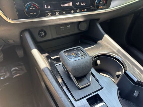 Used 2025 Nissan Rogue SV FWD image 37