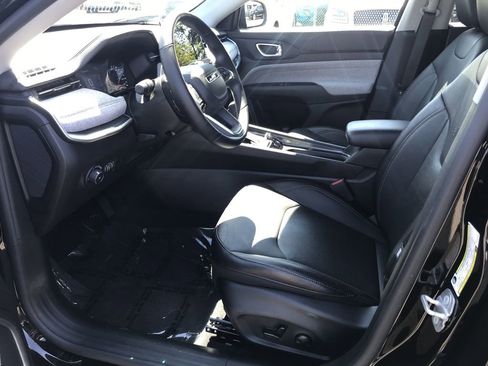 Used 2022 Jeep Compass Latitude AWD/4WD image 11