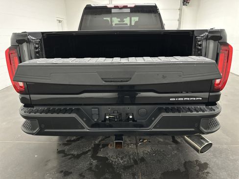 Used 2022 GMC Sierra 3500 Denali w/ Denali Black Diamond Edition image 17