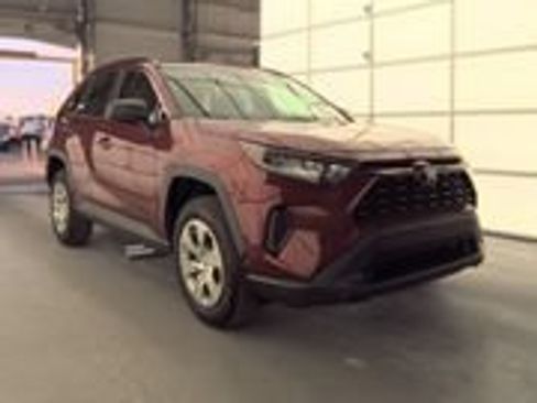 Used 2021 Toyota RAV4 LE FWD image 4