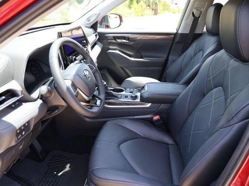 New 2026 Toyota Highlander Platinum AWD/4WD image 12