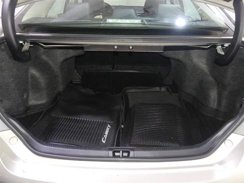 Used 2017 Toyota Camry LE FWD image 9