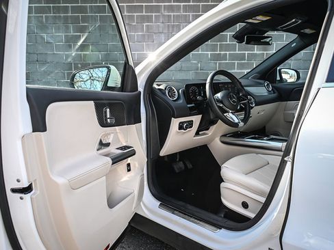 Used 2025 Mercedes-Benz GLA 250 image 7