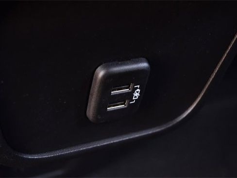 Used 2024 GMC Terrain SLT image 25