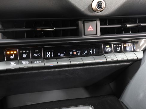 Used 2025 Toyota Crown XLE image 27