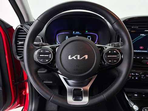 Certified 2025 Kia Soul EX FWD image 3