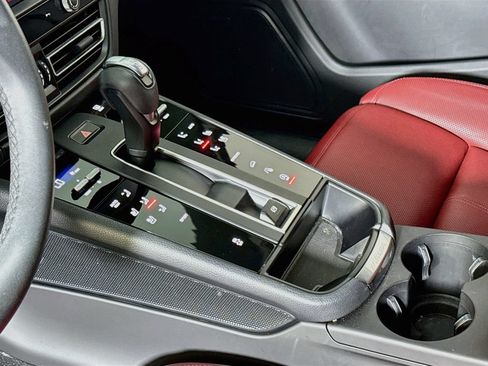 Certified 2025 Porsche Macan AWD/4WD image 23
