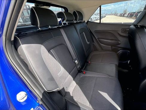 Used 2023 Hyundai Venue Limited image 31
