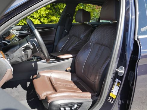 Used 2017 BMW 540i xDrive image 34