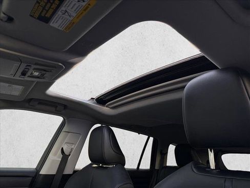 Used 2021 Toyota Highlander XLE image 22