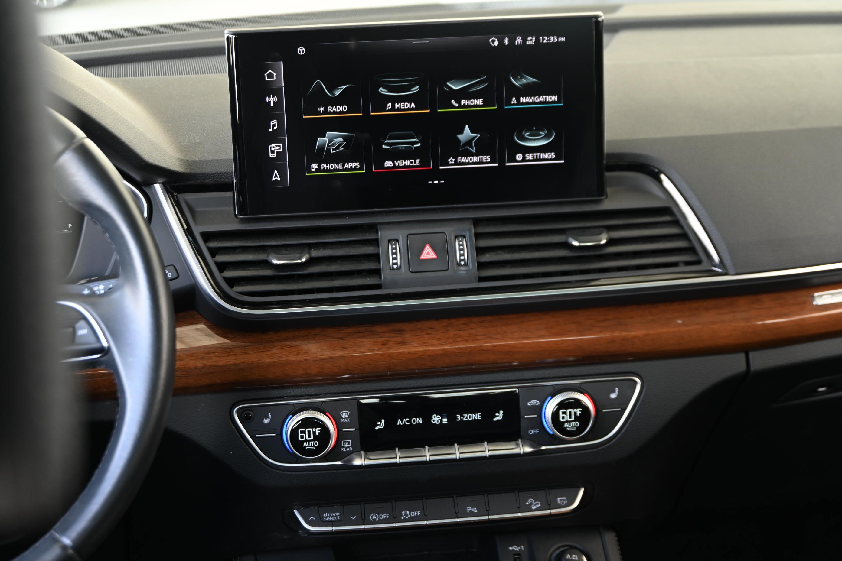 Used 2022 Audi Q5 2.0T Premium Plus w/ Premium Plus Package AWD/4WD image 25