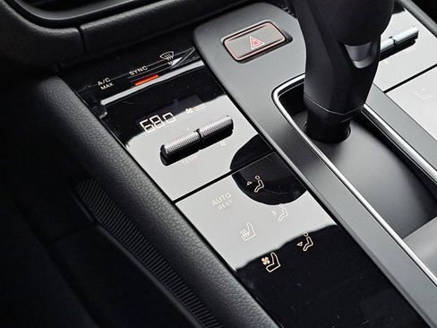 Certified 2026 Porsche Macan AWD/4WD image 31