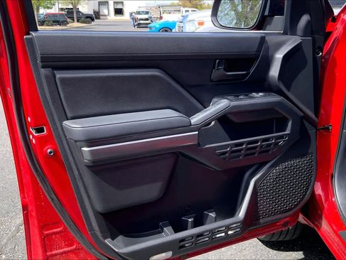 Certified 2025 Toyota Tacoma SR5 image 21