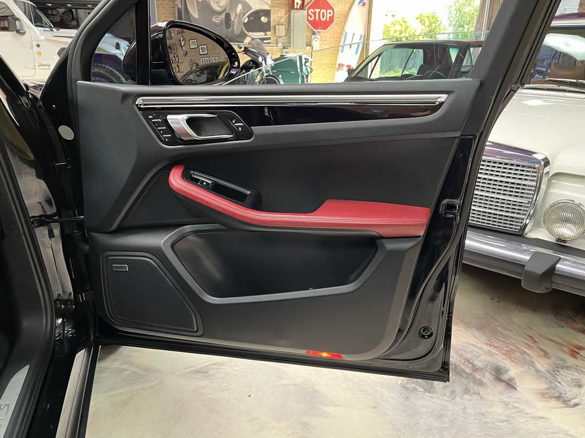 Used 2017 Porsche Macan S AWD/4WD image 34