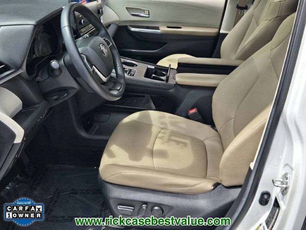 Used 2024 Toyota Sienna XLE FWD image 10