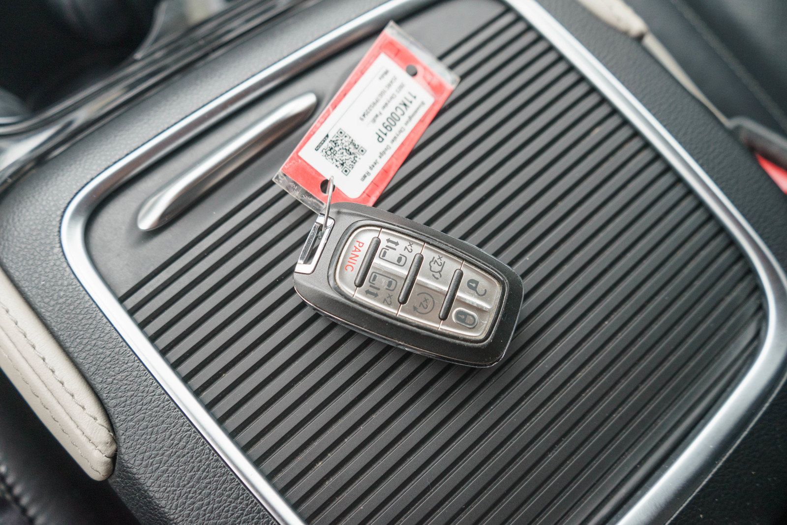 Used 2023 Chrysler Pacifica Limited FWD image 28