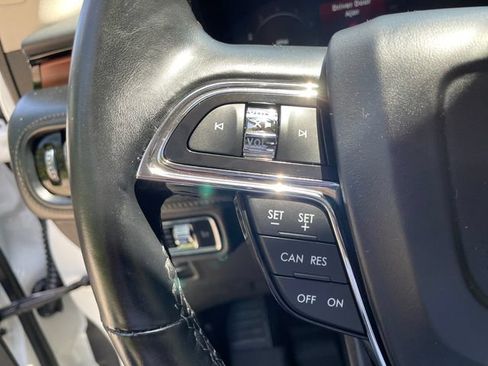 Used 2023 Lincoln Nautilus Reserve AWD/4WD image 29