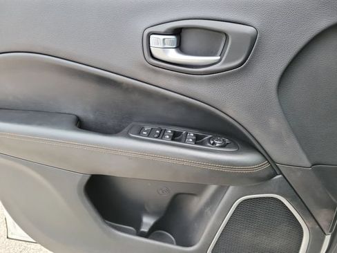 Used 2018 Jeep Compass Limited AWD/4WD image 18