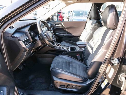 Used 2024 Mitsubishi Outlander SE AWD/4WD image 17