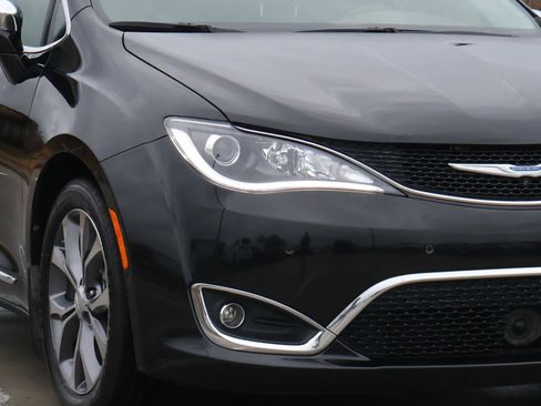 Used 2018 Chrysler Pacifica Limited image 8