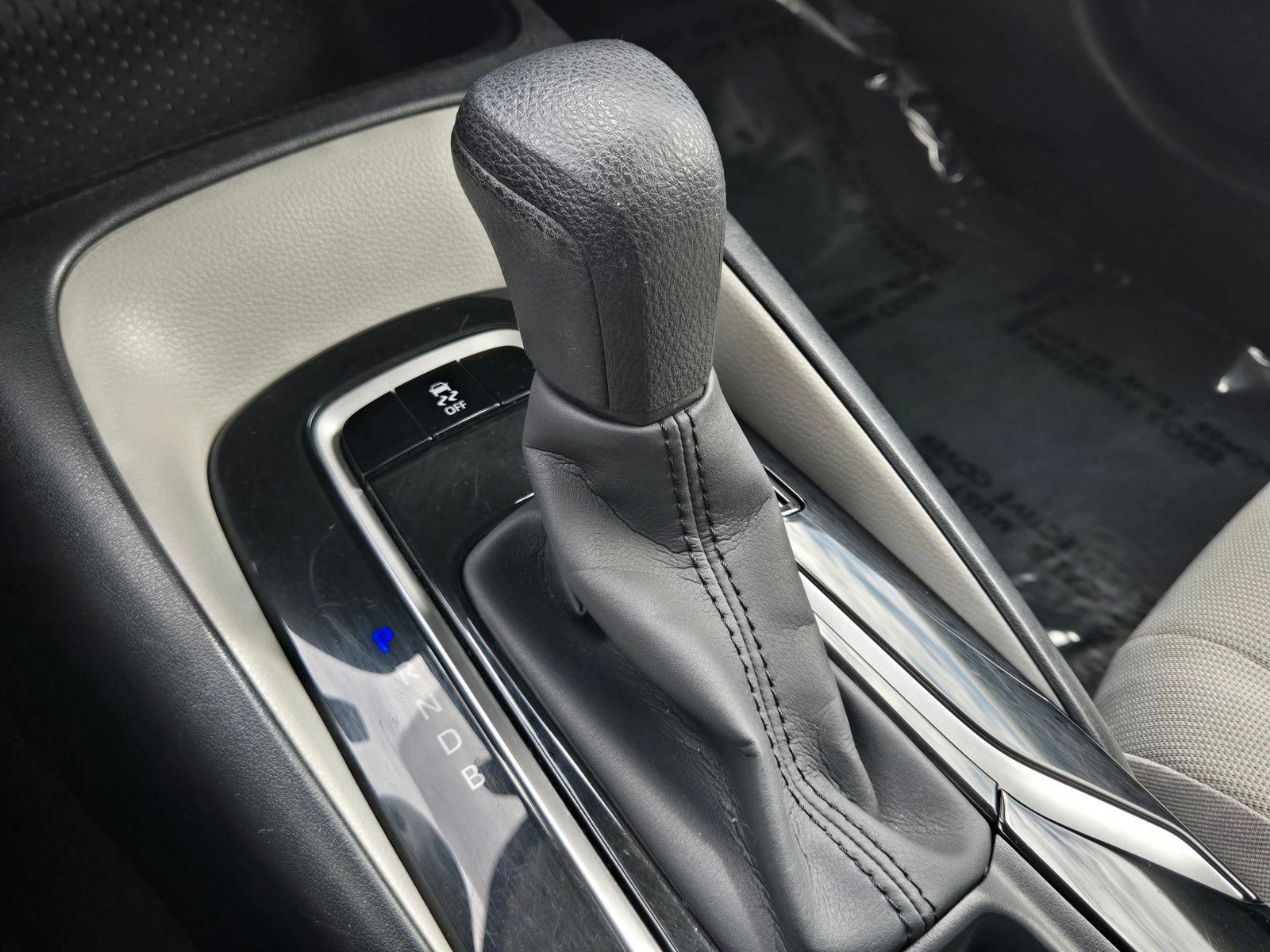 Used 2020 Toyota Corolla LE w/ Carpet Mat Package (TMS) FWD image 23