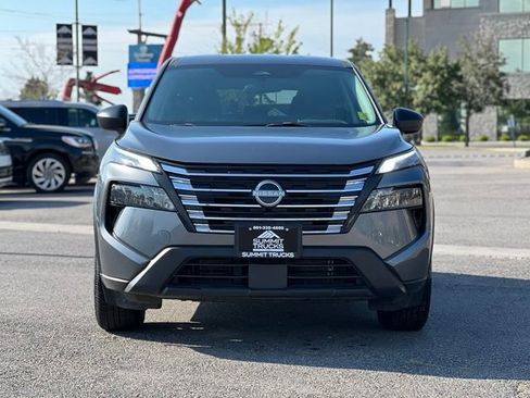 Used 2024 Nissan Rogue S AWD/4WD image 2
