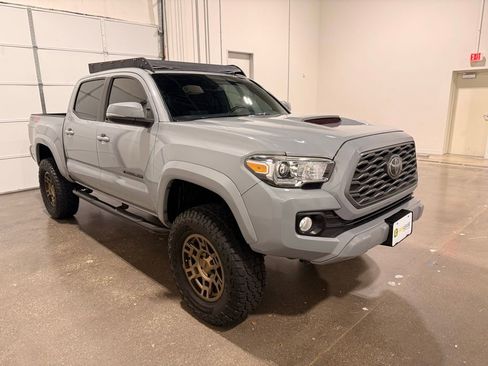 Used 2021 Toyota Tacoma TRD Sport image 3