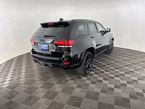 Used 2022 Jeep Grand Cherokee Laredo X AWD/4WD image 6