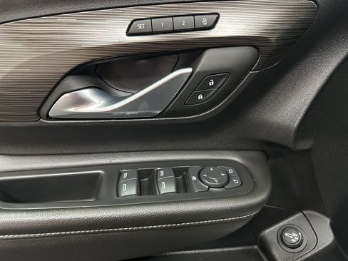 Used 2024 GMC Terrain SLT image 18