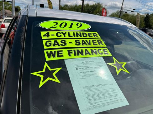 Used 2019 Nissan Kicks SV image 2