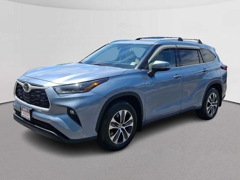 Used 2021 Toyota Highlander XLE AWD/4WD image 5