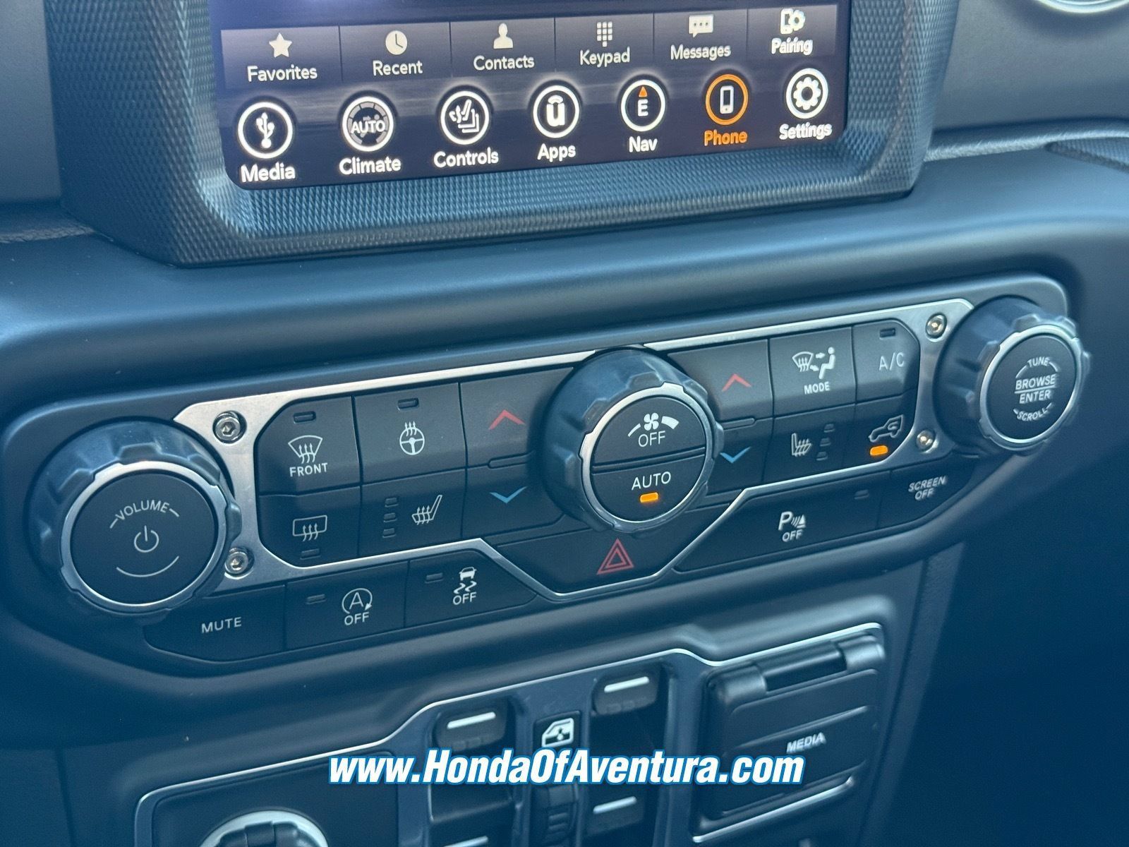 Used 2023 Jeep Gladiator Rubicon w/ LED Lighting Group AWD/4WD image 26