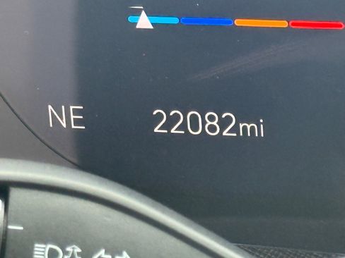 Used 2025 Buick Enclave Preferred image 17