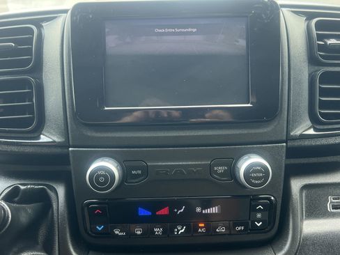 Used 2025 RAM ProMaster 2500 w/ Convenience Group FWD image 4