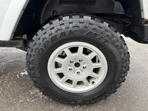 Used 2012 Jeep Wrangler Rubicon w/ PWR Convenience Group image 10