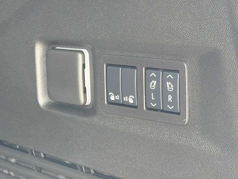 Used 2026 GMC Yukon Denali w/ Denali Reserve Package AWD/4WD image 31