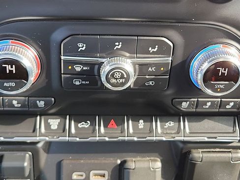 Used 2022 GMC Sierra 3500 SLT w/ SLT Convenience Package image 23