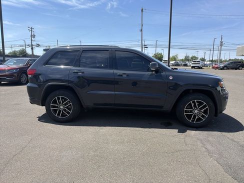 Used 2018 Jeep Grand Cherokee Trailhawk w/ Trailhawk Luxury Group AWD/4WD image 6