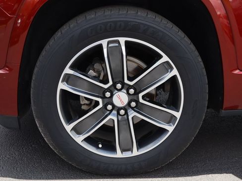 Certified 2018 GMC Acadia Denali w/ Technology Package FWD image 33